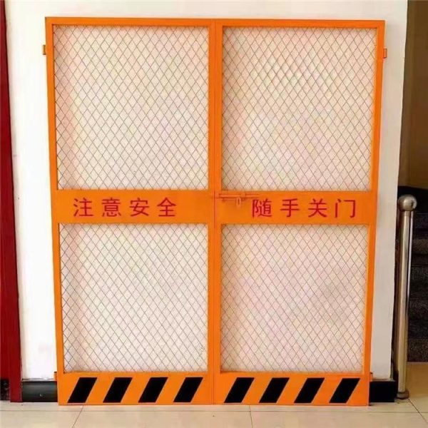 Seboss Construction elevator guard door - Image 4